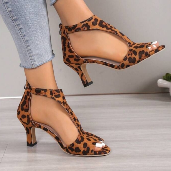 <Cheetah Print KITTEN Heals> - Picture 2 of 7